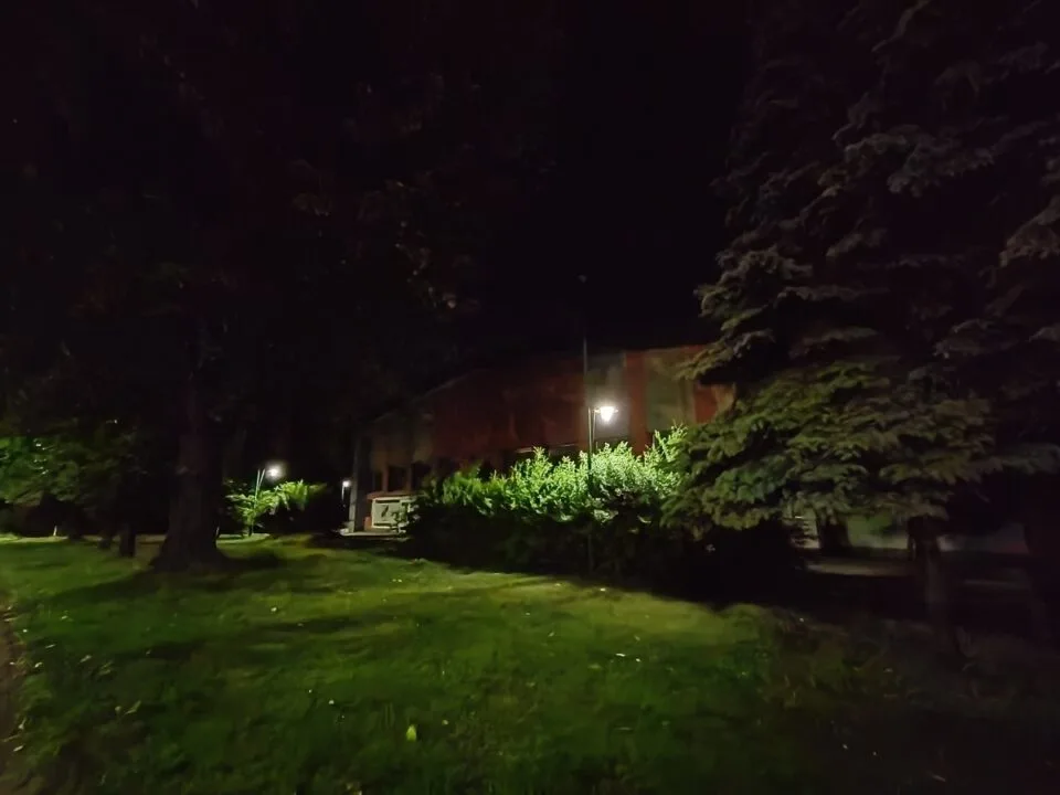 Realme 12+ - noc - aparat ultraszerokokątny - tryb nocny