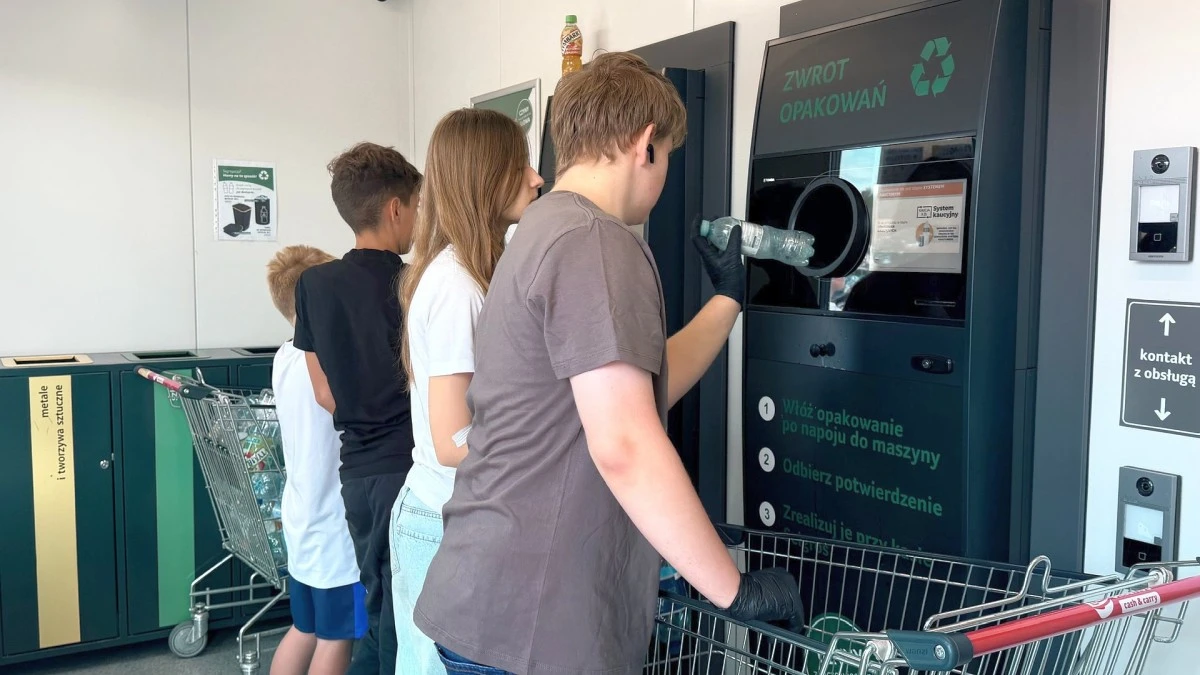Recyklomat działał prawie 14 godzin. Uczniowie z Lubina zrobili coś pięknego