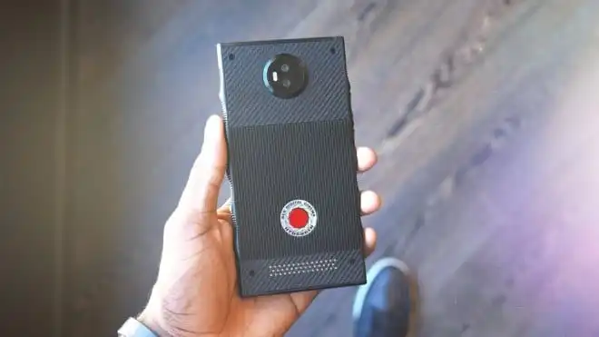 Tak wygląda rewolucyjny smartfon z holograficznym wyświetlaczem (wideo)