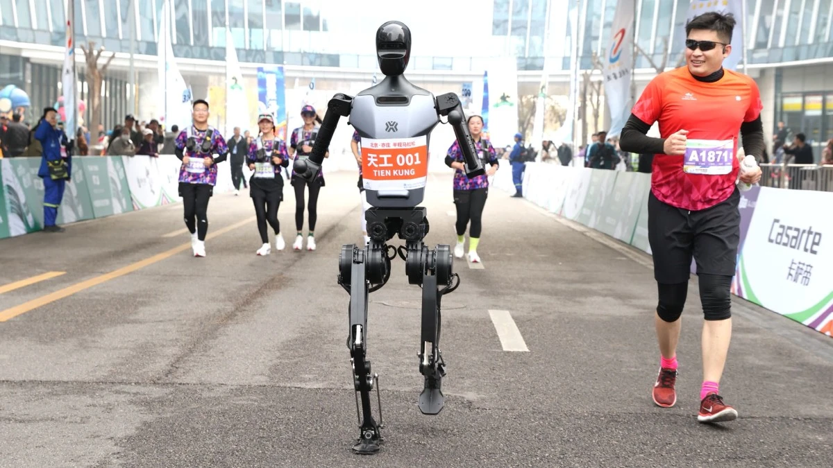 Takiego wyścigu jeszcze nie było. Ludzie zmierzą się w biegu z robotami