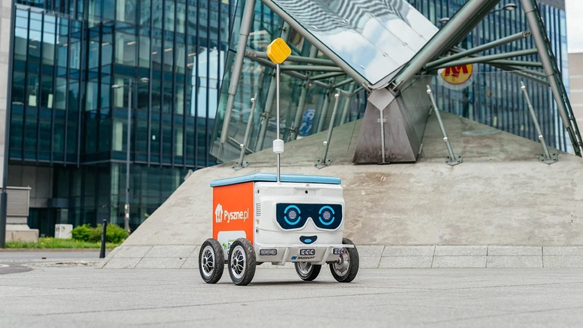 W Warszawie jedzenie z Pyszne.pl dostarczy robot