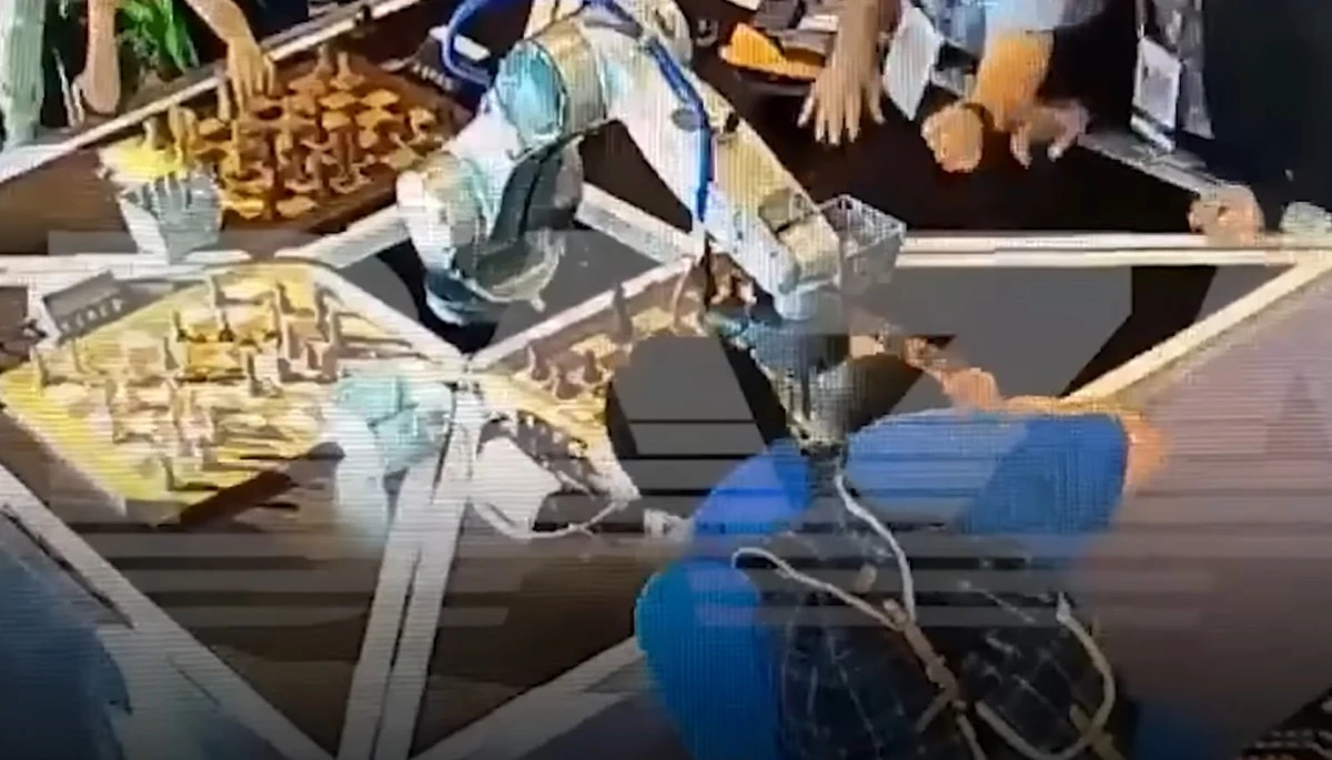 Rosyjski robot szachowy zmiażdżył palec dziecku. Organizator wini 7-latka