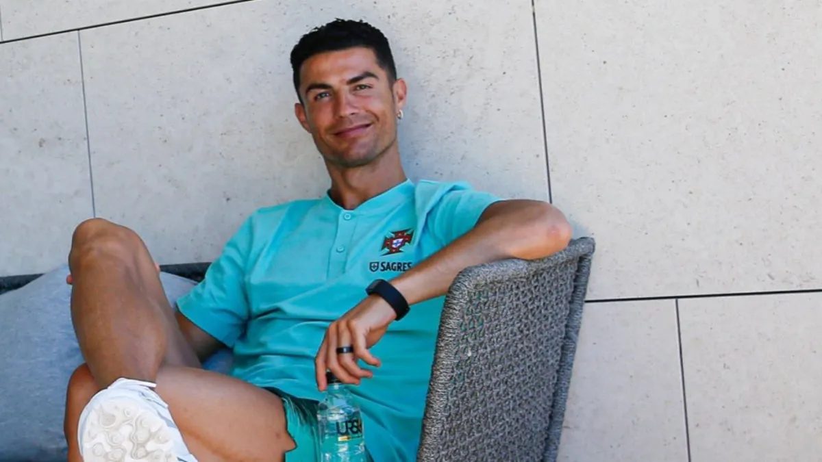 Cristiano Ronaldo przyłapany z 4-letnim smartfonem Huawei