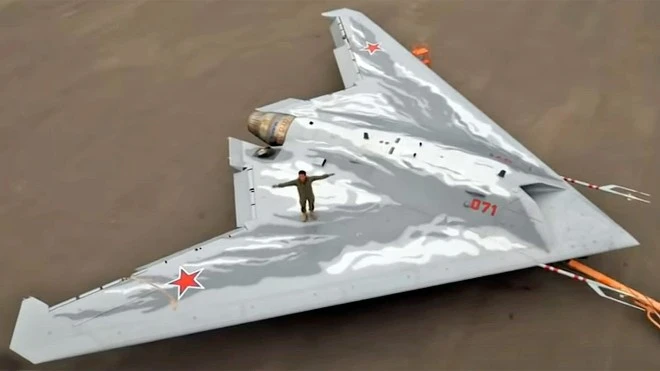 Rosjanie przygotowują tajemniczy, bezzałogowy samolot S-70