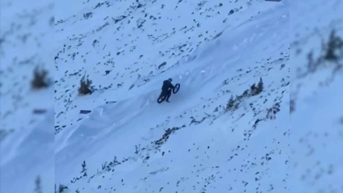 Turysta chciał wjechać na Śnieżkę elektrykiem. Jest nagranie