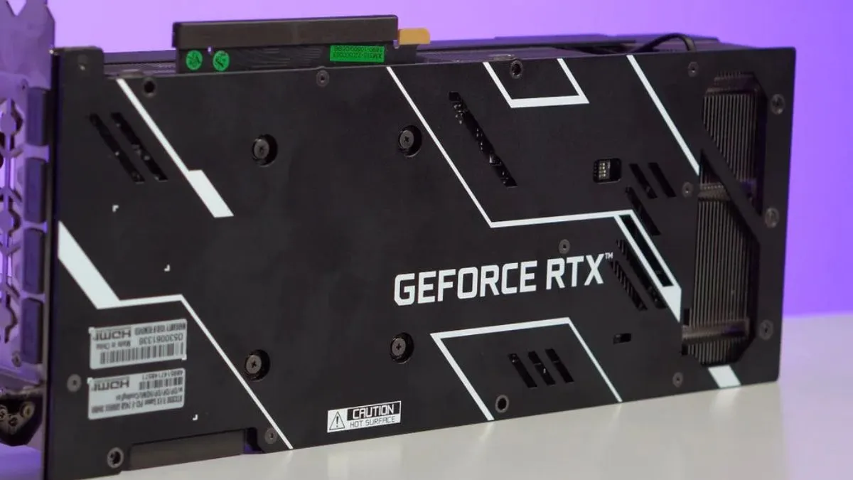 RTX 5090 znów na celowniku. Serwisy pokazują zepsutą sekcję zasilania