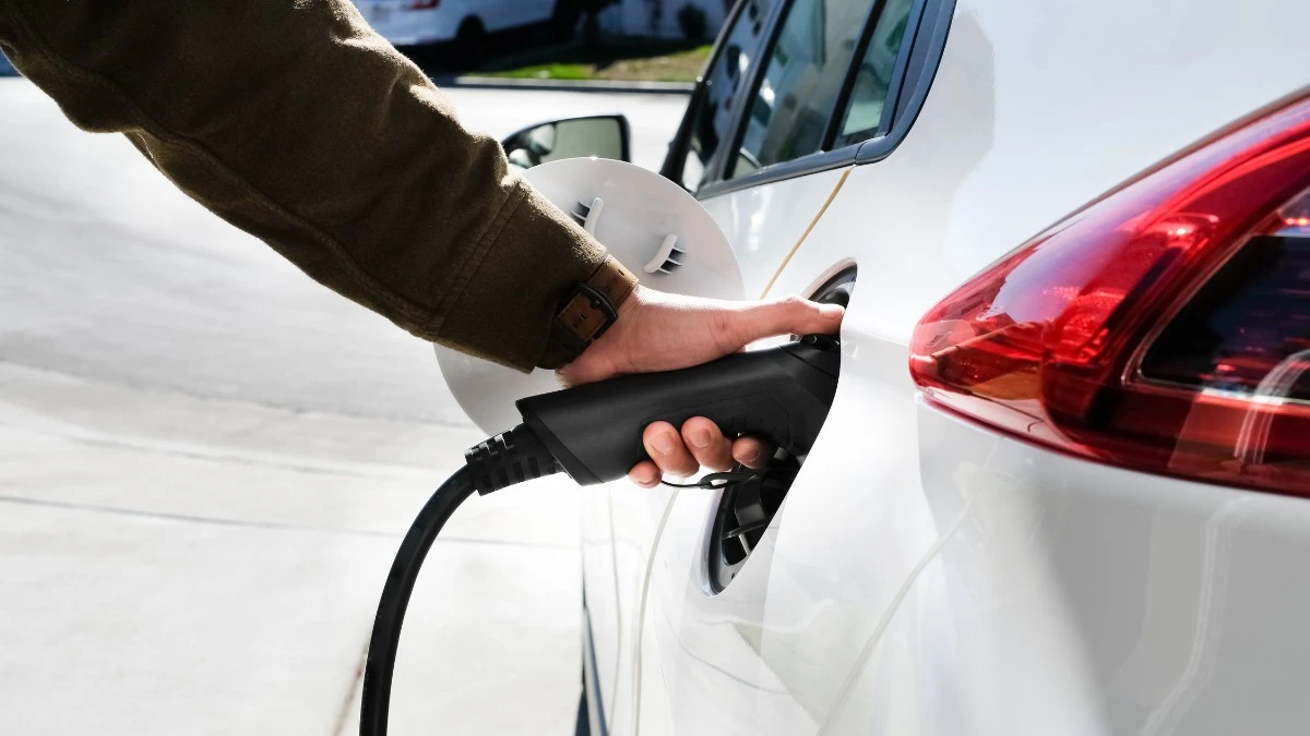 Polak miał 3 elektryki, ale wrócił do hybryd. Miał dość problemów