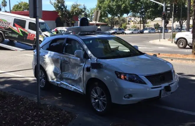 Autonomiczne auto Google uczestniczyło w poważnej kolizji