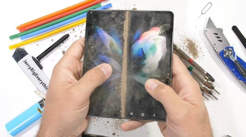 Samsung Galaxy Z Fold3 poddany torturom. Czy naprawdę jest wytrzymalszy?