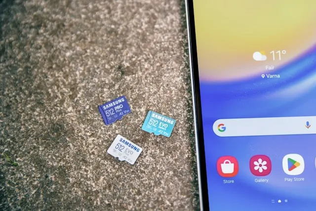 tanie smartfony powrót microSD