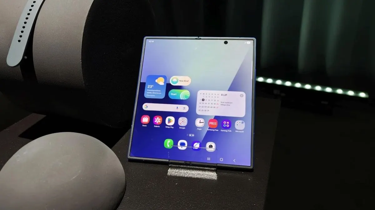 Samsung potwierdza. Podwójnie składany smartfon tuż za rogiem