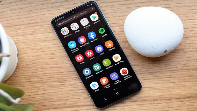 Samsung będzie aktualizował tańsze smartfony jeszcze przez 3 lata?