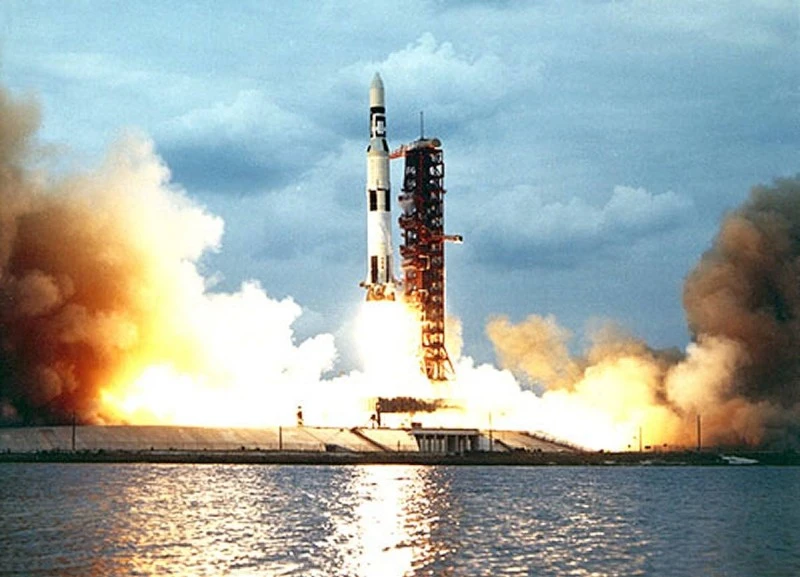 Zobacz i posłuchaj jak niesamowicie brzmiał start rakiety Saturn V [wideo]