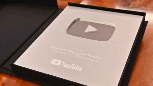 Sejm ma już srebrny przycisk. YouTube przyznał nagrodę kanałowi