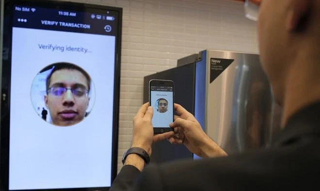 Selfie zamiast PIN-u? MasterCard prezentuje nowe zabezpieczenie