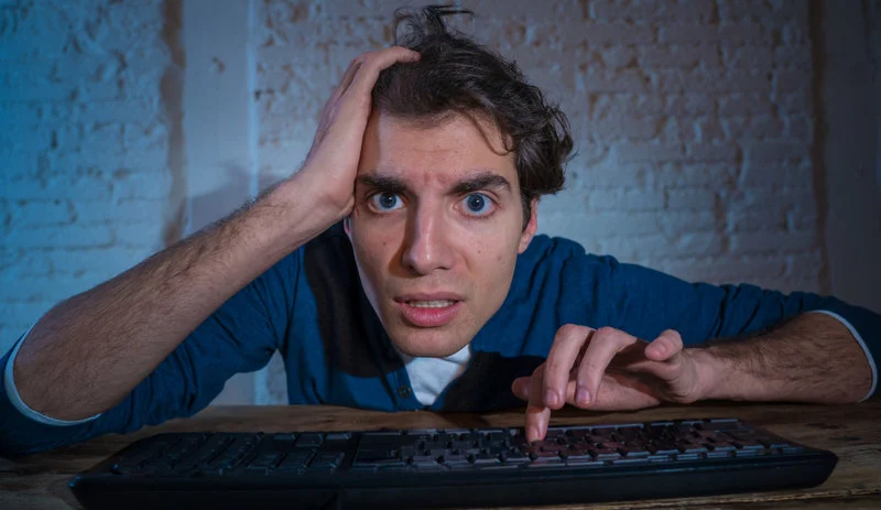 Wiedzą, jakie lubisz porno – sextortion nadal groźne