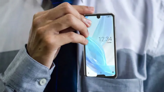 Sharp stworzył smartfona z dwoma wycięciami. Bo… czemu nie?