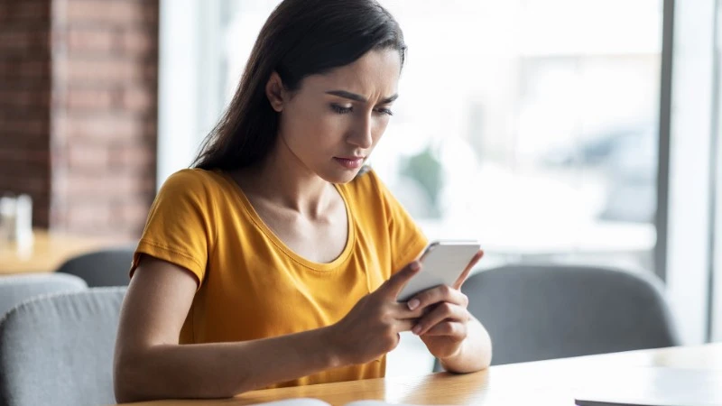 Masz smartfon na kartę? Rząd chce zabrać Twoje pieniądze