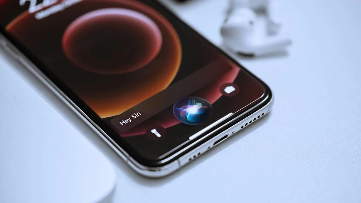 Nadchodzi nowa Siri. Pod maską Gemini od Google