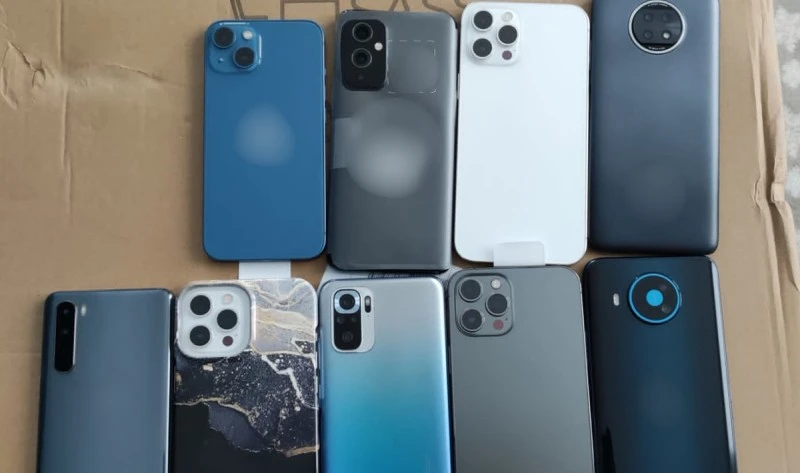 Wyniosła z miejsca pracy smartfony o wartości 100000 zł. Wpadła w ręce policji