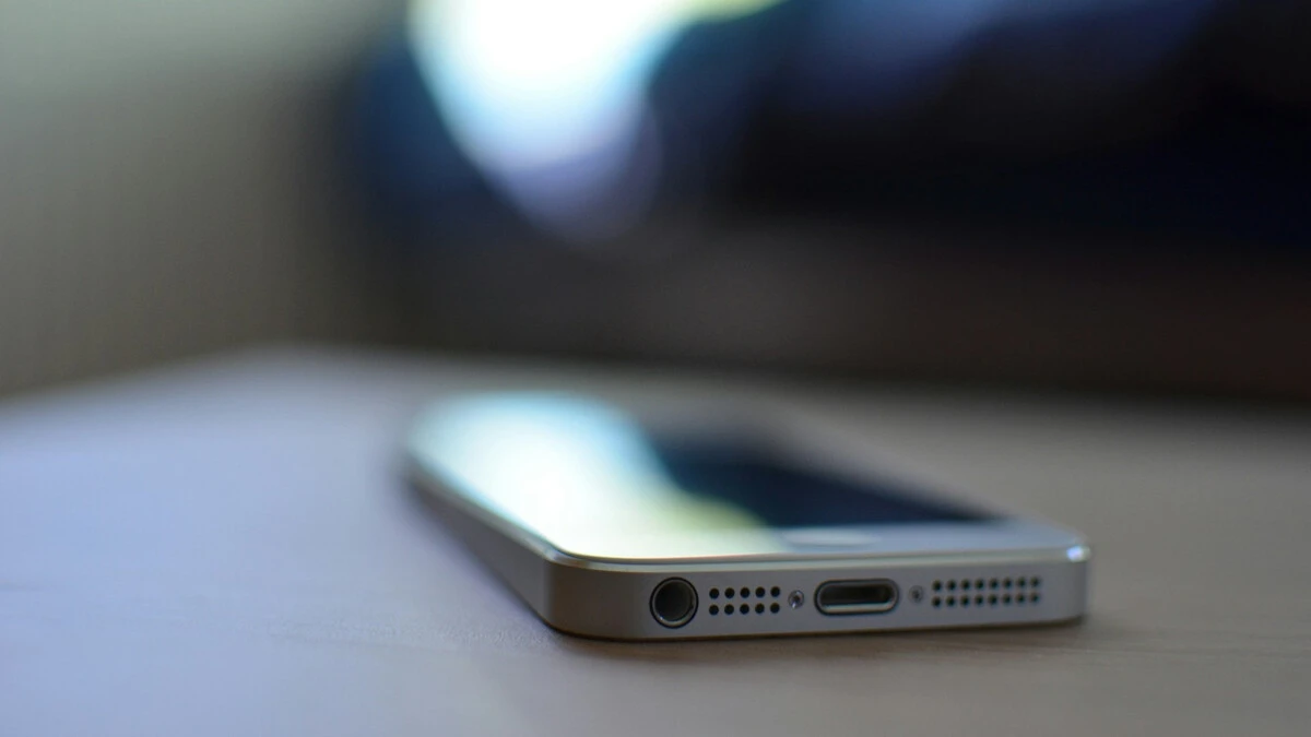 Twój nowy smartfon może brzmieć gorzej. Producenci szukają oszczędności