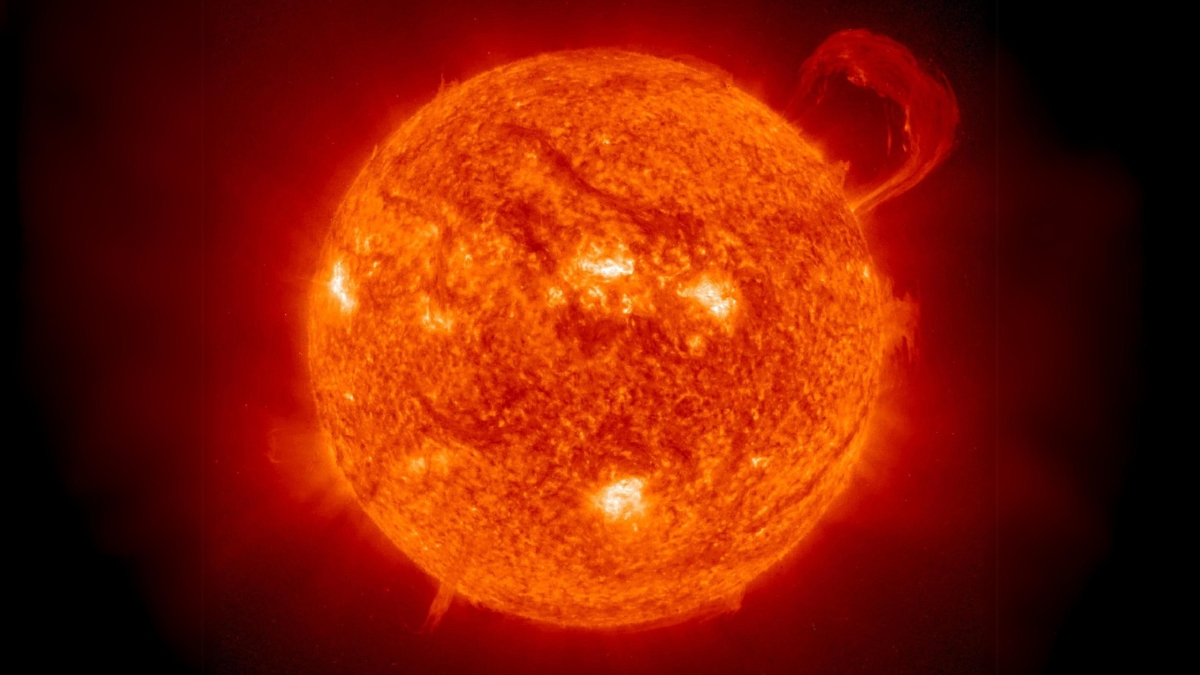 Słońce rozbłysło z dwóch stron jednocześnie. To rzadkie zjawisko to zapowiedź tego, co nas czeka