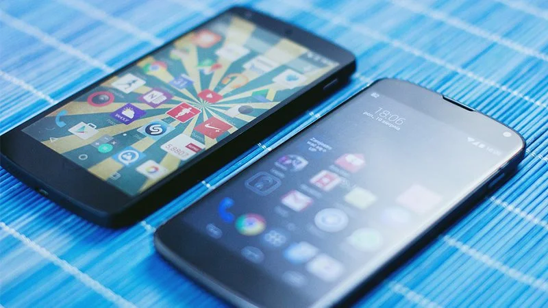 Rekordowy spadek sprzedaży smartfonów. Luty najgorszym miesiącem w historii branży