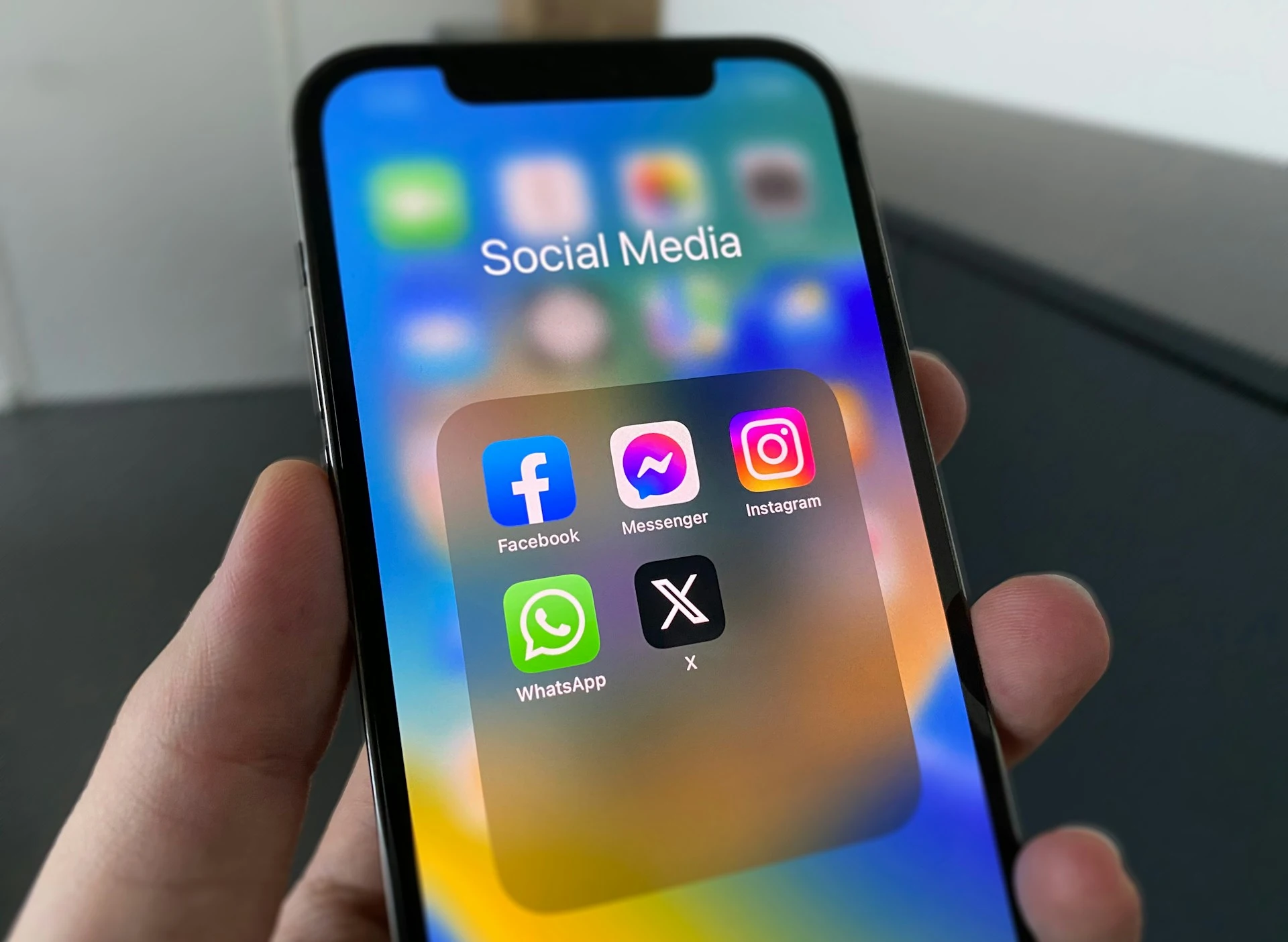 Przełomowy zakaz w Europie. Dzieci stracą dostęp do TikToka i Instagrama