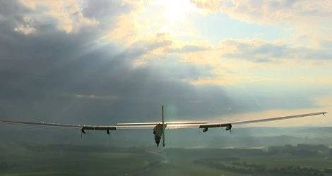 Samolot na energię słoneczną z sukcesem przeleciał nad Pacyfikiem