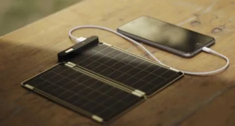 Solar Paper – ładowarka, która korzysta z bardzo cienkich paneli słonecznych (wideo)
