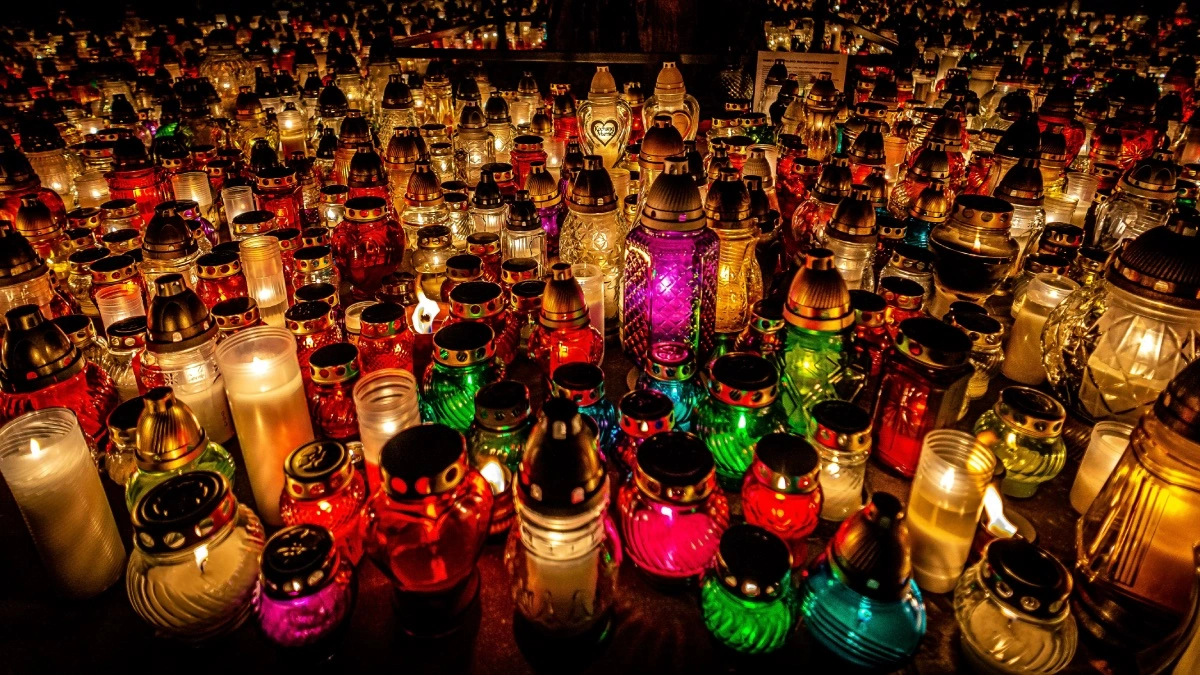 Technologia zawitała na cmentarze. Nowa miłość Polaków