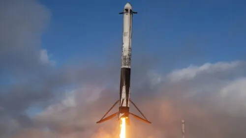 Rolnik znalazł na polu fragment rakiety SpaceX. Takich przypadków będzie więcej