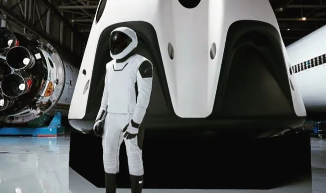 Elon Musk publikuje kolejne zdjęcie kombinezonu SpaceX