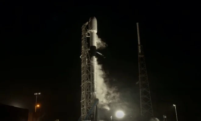 SpaceX z powodzeniem wystrzeliło nowy rodzaj satelitów Starlink