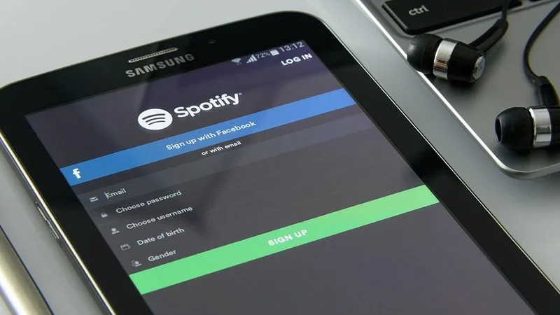 Muzykę ze Spotify możesz teraz opublikować w Facebook Stories