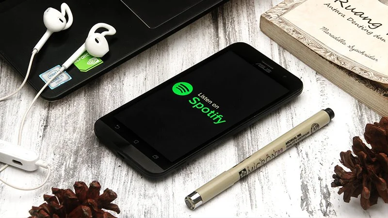 Spotify pozwoli na sprawdzenie postępu audio z poziomu powiadomień