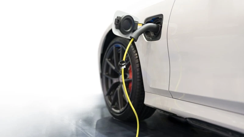 Kierowcy w UE coraz rzadziej kupują diesle. Coraz chętniej wybierają elektryki