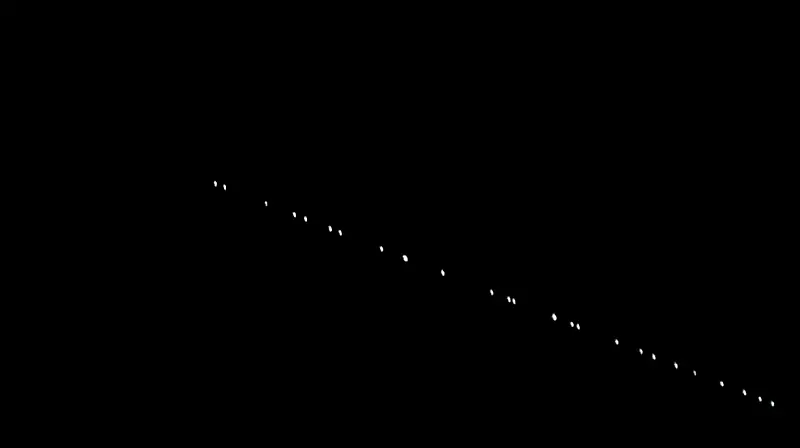 Dziwny „sznur gwiazd” nad polskim niebem – to Starlink!