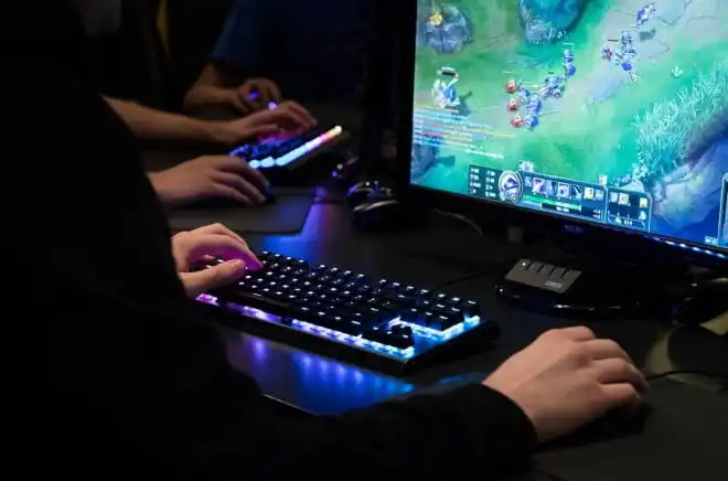 SteelSeries Apex M750 TKL – gamingowy „mechanik” dla minimalistów