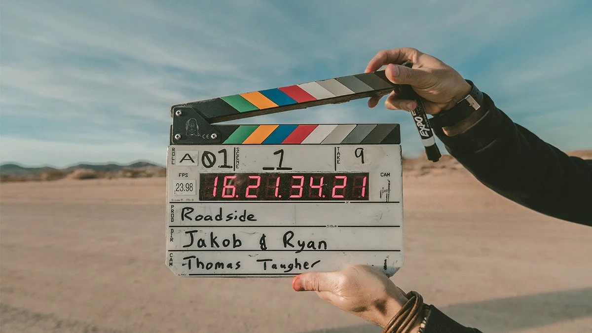 Koniec strajku scenarzystów. AI nie będzie mogło pisać scenariuszy