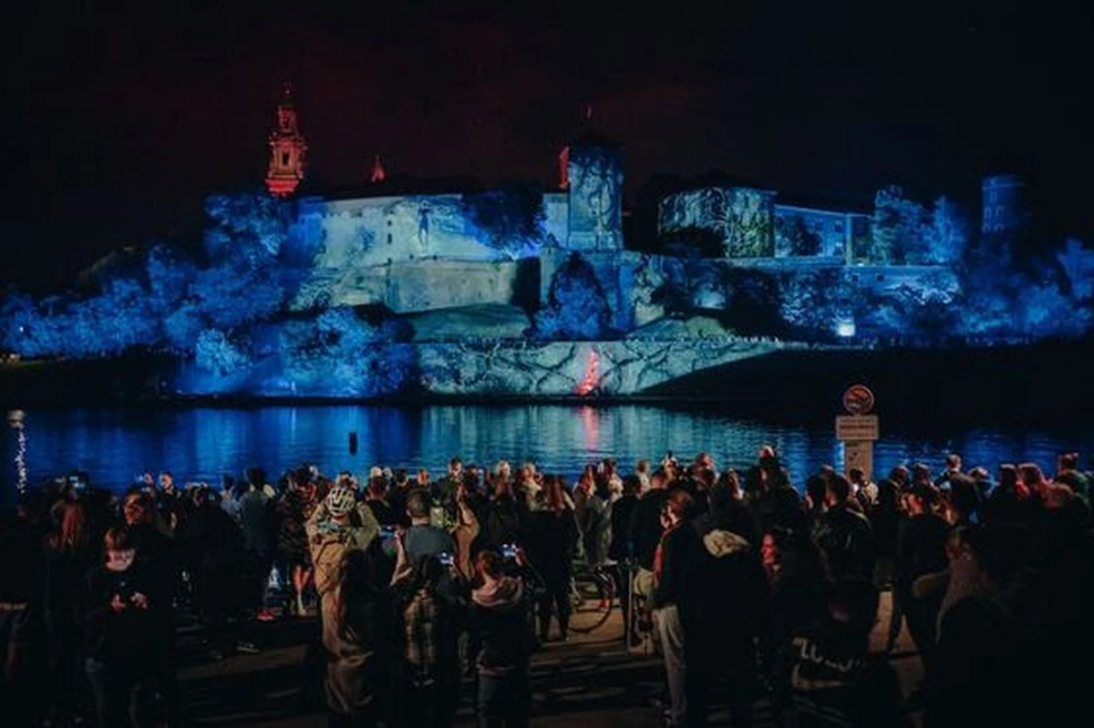 Ależ widowisko. Stranger Things na Wawelu przyciągnęło tłumy