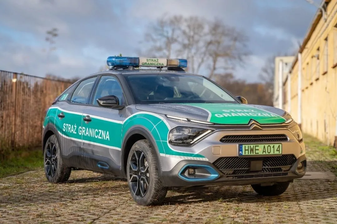 Nowe samochody elektryczne Citroen ë-C4 w Straży Granicznej