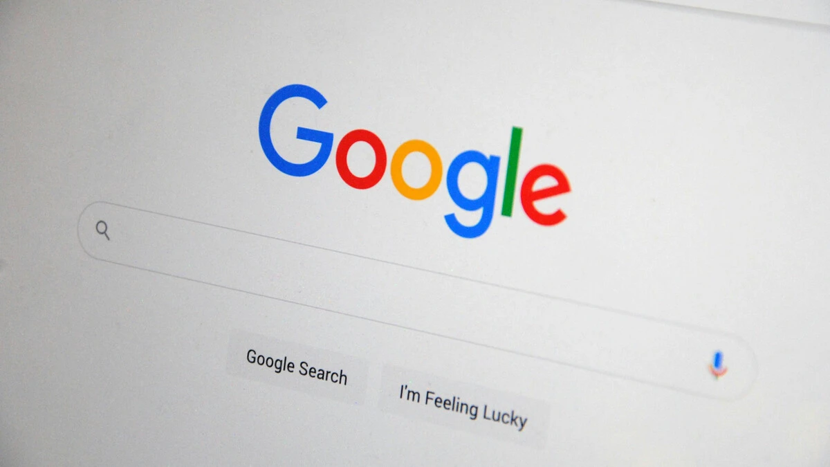Google chce usunąć przycisk „Szukaj” z wyszukiwarki. Zastąpi go funkcja AI