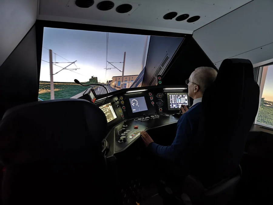 Koleje Śląskie udostępniły realistyczny symulator pojazdu kolejowego