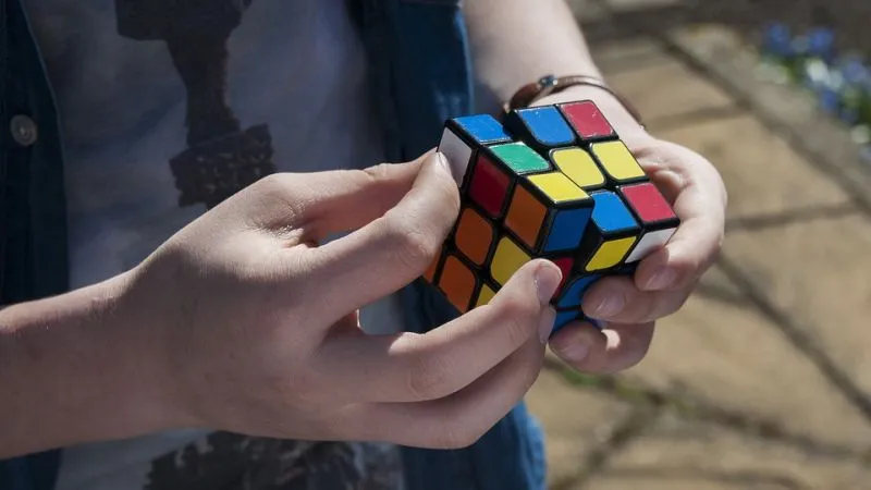 Sztuczna inteligencja zdołała rozwiązać kostkę Rubika w 1,2 sekundy