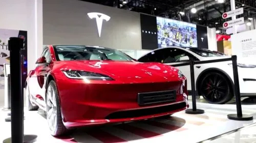 tani samochód elektryczny Tesla redwood 2025