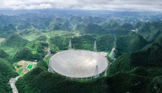 Gigantyczny chiński teleskop rozpoczął swoją pracę. Ma znaleźć życie poza Ziemią