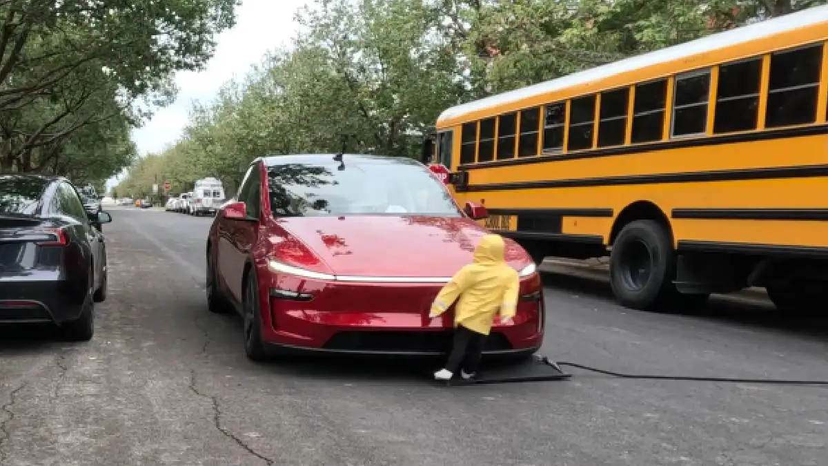 Tesla nie dostrzegła dzieci. Autonomiczna jazda leży i kwiczy