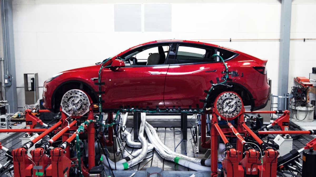 Pracownicy Tesli będą musieli spać w fabrykach. Tak wymaga Elon Musk