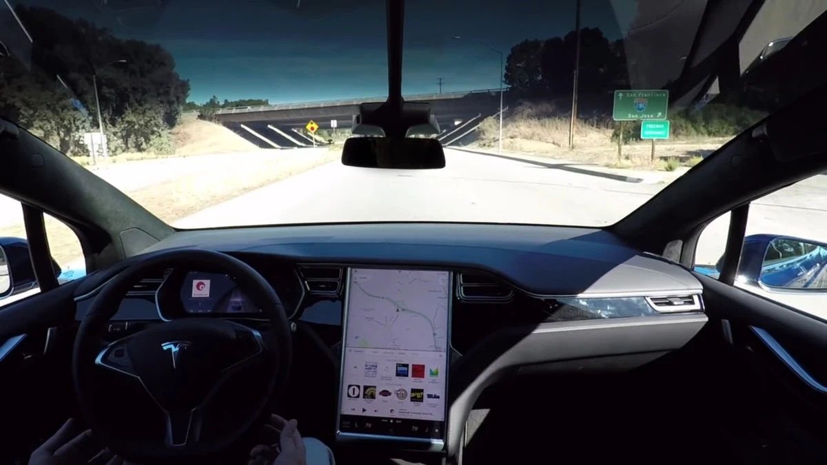 Pracownik Tesla: ta reklama Autopilota była zmanipulowana